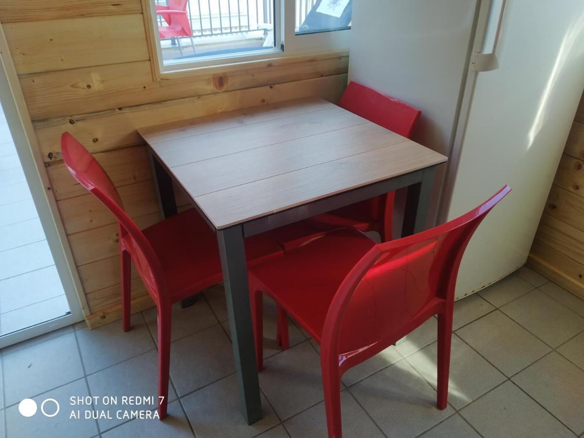 Habitación en un Ático con gran terraza al aire libre una noche 75 mas noches a 65e Burriana Esterno foto