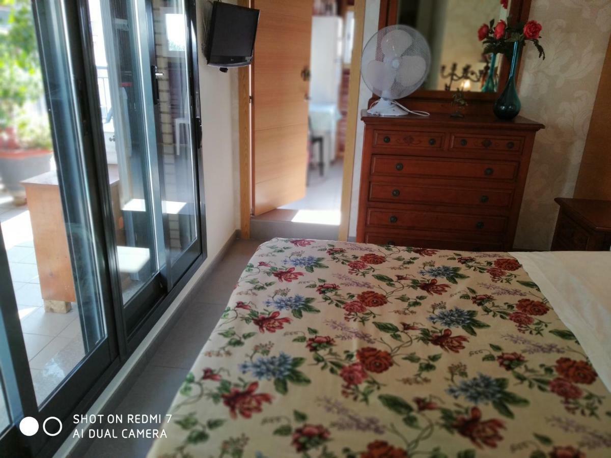 Habitación en un Ático con gran terraza al aire libre una noche 75 mas noches a 65e Burriana Esterno foto